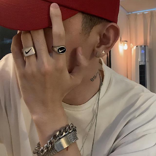 欧美风高冷炫酷男生头像微信，欧美风高冷炫酷男生头像（超酷的欧美头像来袭）