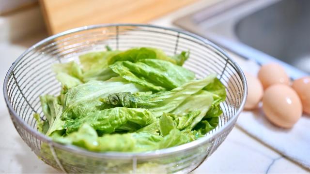 怎样煮鸡蛋面，鸡蛋面（煮鸡蛋面，先下鸡蛋还是先下面）