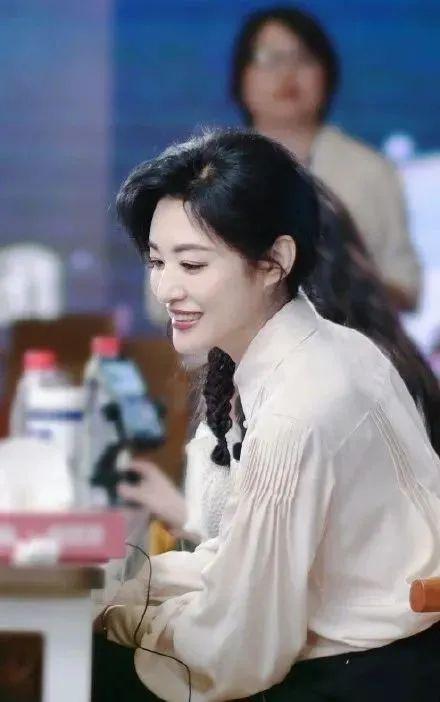 周涛个人资料，周涛个人资料及简介婚史（连续主持16届春晚）