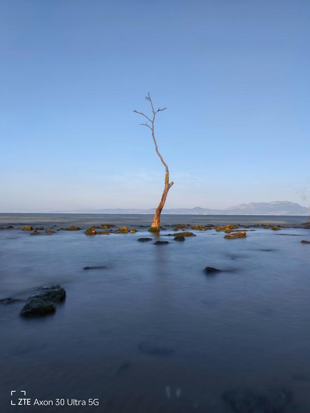 手机拍月亮参数，能拍月亮的手机有哪些（用手机这样拍出高级感创意月亮照片）
