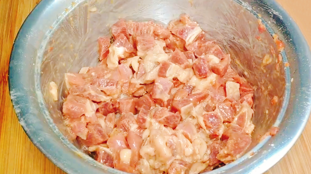 图片[3]-【孜然羊肉】做法步骤图 不腥不膻 比烤串还要好吃-起舞食谱网