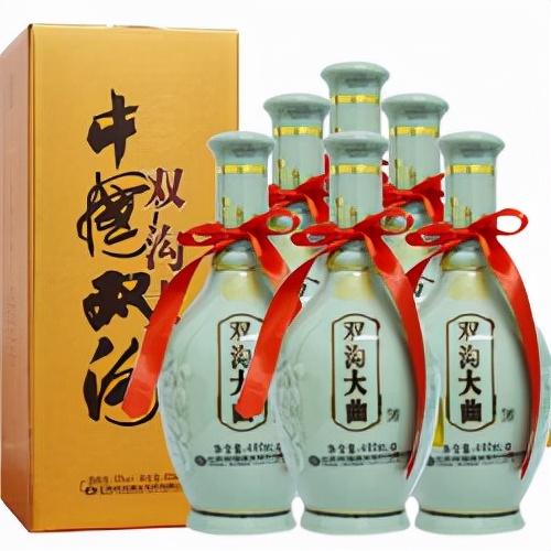 三沟指的是双沟,汤沟,高沟,一河指的是洋河酒,一尊指的是九五至尊