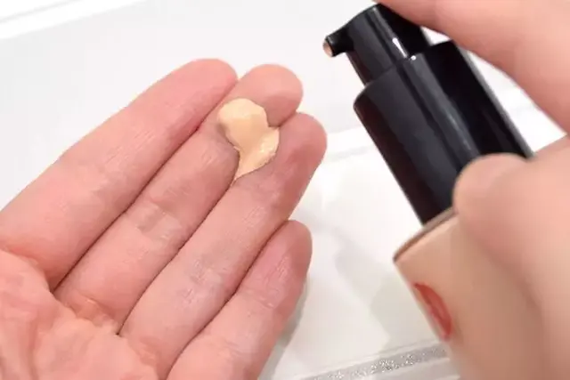 粉底液rmk是什么牌子，RMK粉底液色号（推荐10款适合春夏季的日系粉底液）