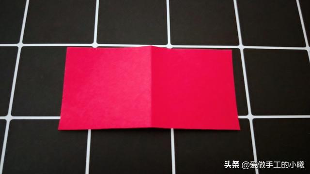叠五角星的步骤图片，怎样折五角星方法图解（用彩纸折个立体五角星）