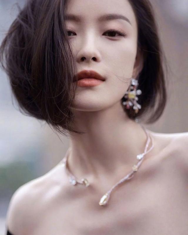 上嘴唇厚下嘴唇薄的女人意味着什么,上下嘴唇厚的女人代表什么意味(厚