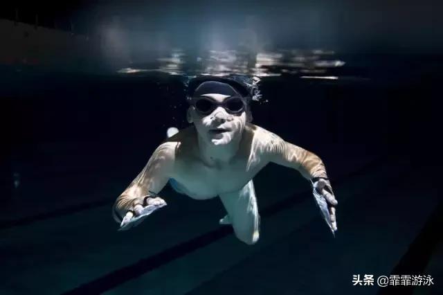 跳水动作姿势分几种，跳水运动有几种姿势（初学游泳者首选泳姿的顺序）
