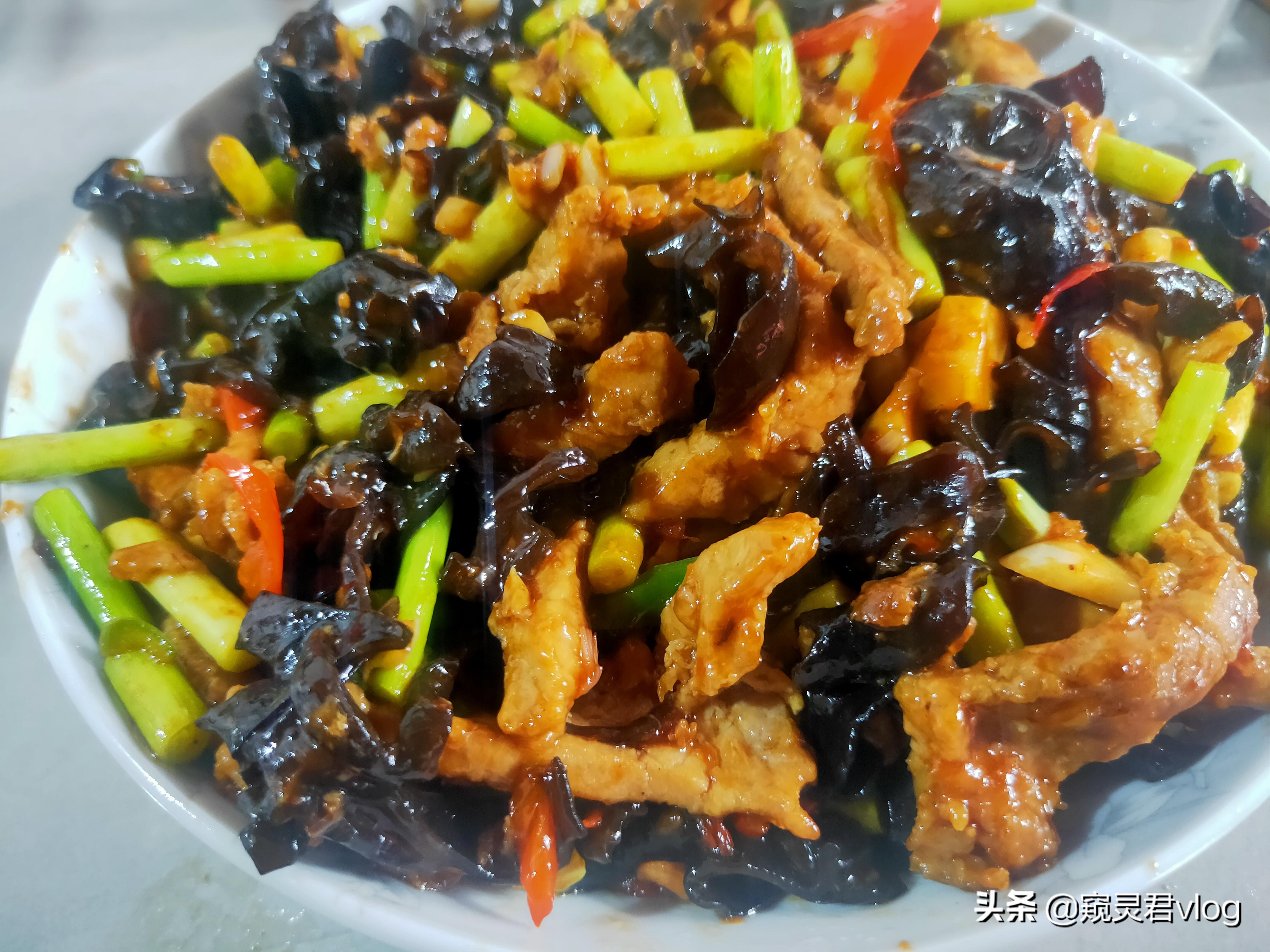 鱼香肉丝的详细做法图解 ，从小吃到大，味道不输大饭店