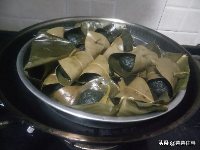艾糍粑家常做法正宗艾糍粑怎么做，艾糍粑的制作（家常艾叶糍粑这样做）