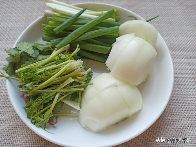 葱油的做法与配方，正宗猪油葱油面的做法和配方（厨师长做菜常用的“葱油、明油”是什么）