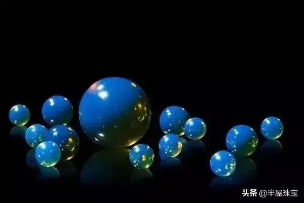 琥珀是什么样子的，琥珀长什么样子（唯一能“变色”的琥珀）