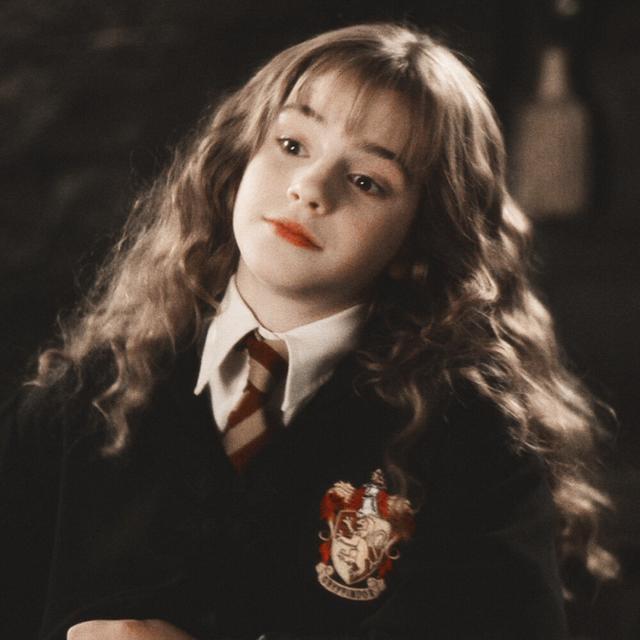 哈利波特头像女生，哈利波特魔法学院头像微信（霍格沃茨永不毕业）