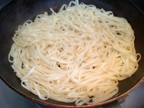 圖片[4]-【掛面煎餅】做法步驟圖 孩子特別喜歡 一盤不夠吃-起舞食譜網(wǎng)