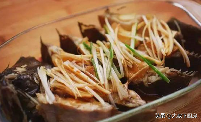 清蒸比目鱼的做法，清蒸比目鱼的家常做法步骤（大叔教你清蒸比目鱼）