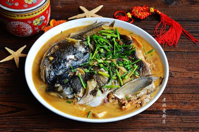 家常胖头鱼炖豆腐，豆腐和鱼是绝佳搭档