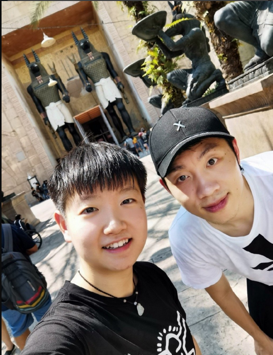 许昕为什么叫大蟒，许昕为什么叫蟒蛇（许昕孙颖莎夺冠逛环球影城）