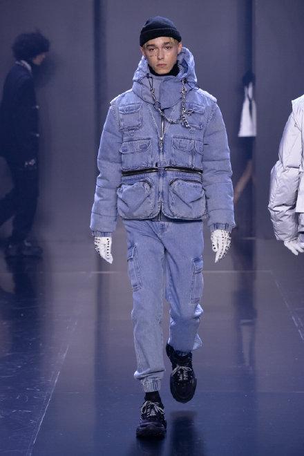 俄罗斯男模－pomogisebe，微信头像，俄罗斯男模－pomogisebe（带你感受一下什么是快要溢出屏幕的少年感）