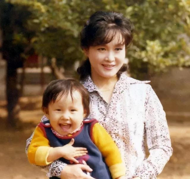 "歌唱家"李谷一：和丈夫肖卓能携手走过43年婚姻，他走后我要坚强