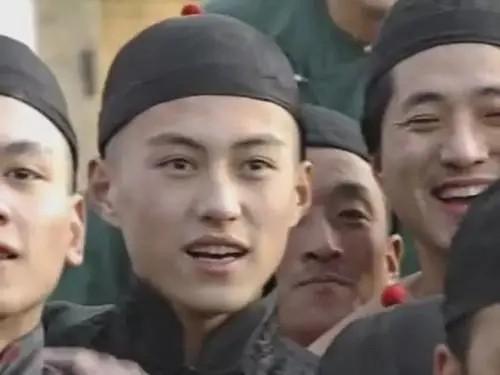 靳东第一任老婆个人简历，靳东的前妻叫什么名字（国家一级演员靳东的低调情史）