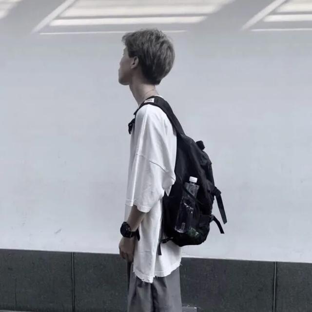 感觉到好炽热，刚好是你经过，微信头像，感觉到好炽热，刚好是你经过（头像丨黄昏中总有那么几个时刻炙热而又深情）