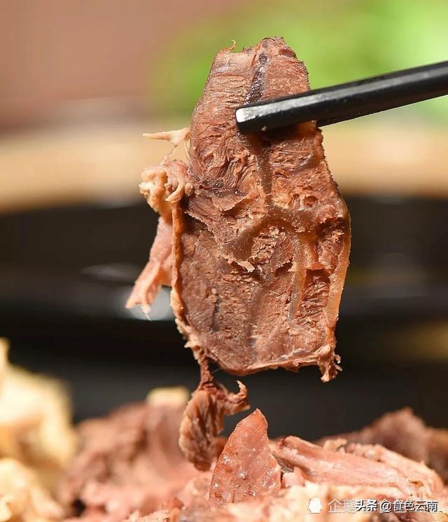 牛肉汤锅的做法和配料，牛肉汤锅的做法和配料视频窍门（云南最原汁原味的江湖火锅）