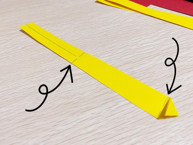 直升飞机怎么做，废物利用做飞机简单（让宝宝动手能力和好奇心兼得）