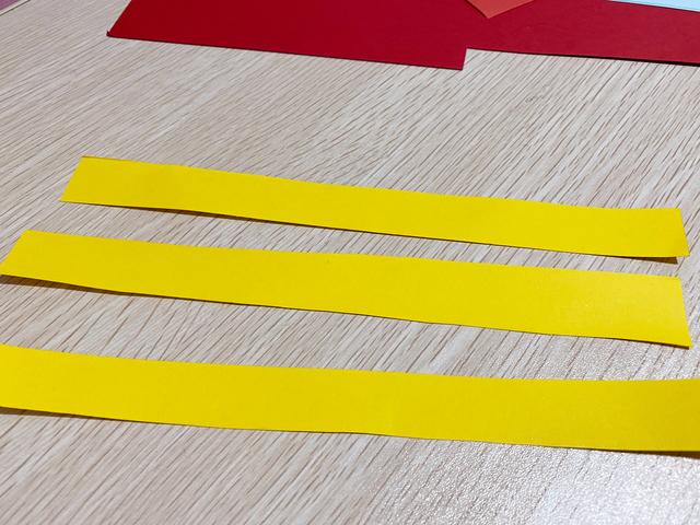 直升飞机怎么做，废物利用做飞机简单（让宝宝动手能力和好奇心兼得）