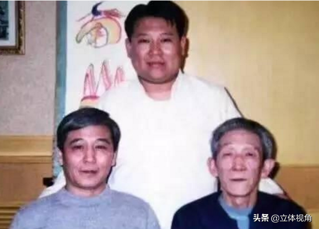 郭德纲师傅是谁啊，郭德纲师傅是谁（当年郭德纲都没钱“摆知”）