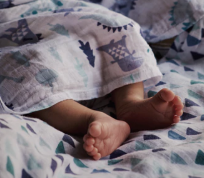 刚出生婴儿的护理，新生婴儿应该要如何护理（夏季出生的新生儿宝宝）
