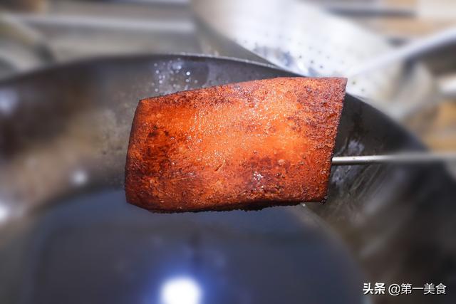 扣碗排骨的做法，排骨扣碗的家常做法（这才是扣肉的地道做法）