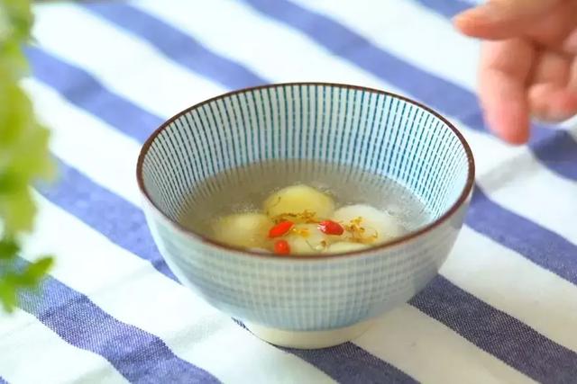 藕粉怎么吃最好吃，藕粉应该怎么吃（藕粉别再冲水喝了）