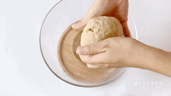 果子面包的做法，水果面包的各种做法（低糖低油的全麦坚果餐包）