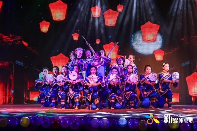 外婆的澎湖湾串词，外婆的澎湖湾串词主持人（2019元旦晚会）