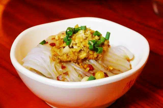 刮凉粉是哪里的小吃,凉粉是哪里的特色美食( 妹子们的最爱>)