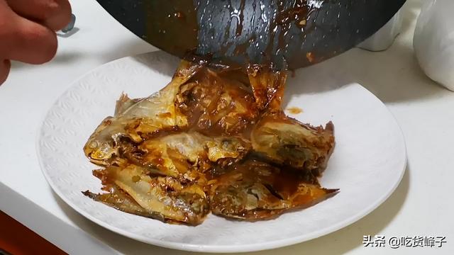 鲳鱼怎么处理干净，鲳鱼怎么洗（鲳鱼鲜香美味还不腥）
