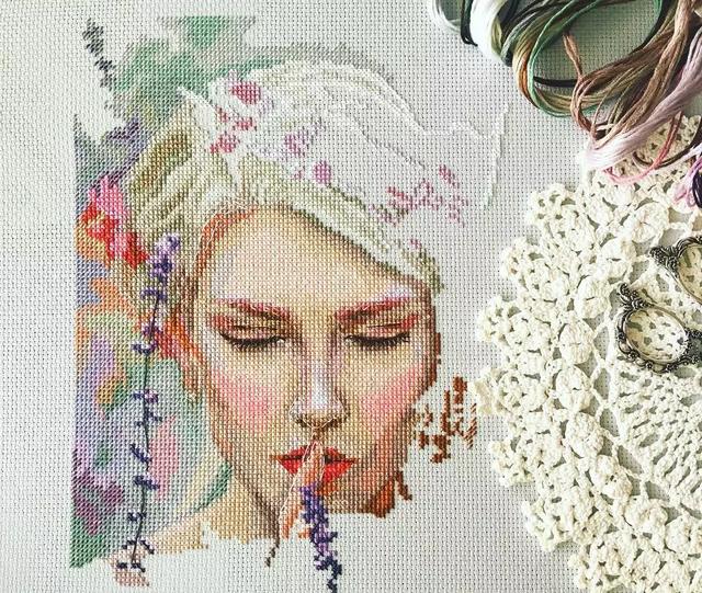 【十字绣枕头图案】哪些十字绣枕头图案好看，手工十字绣枕头图案大全（35款十字绣作品大赏析）