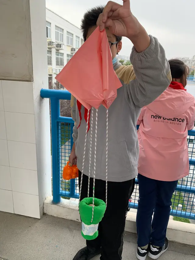 鸡蛋撞地球的做法，鸡蛋撞地球制作方法（“鸡蛋撞地球”—玩转科技秀）