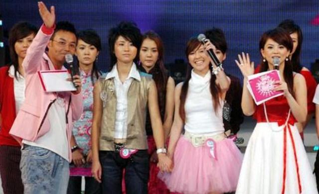 唐笑老公造型机构是哪个，唐笑老公（被“一脚”踢断星途的唐笑）