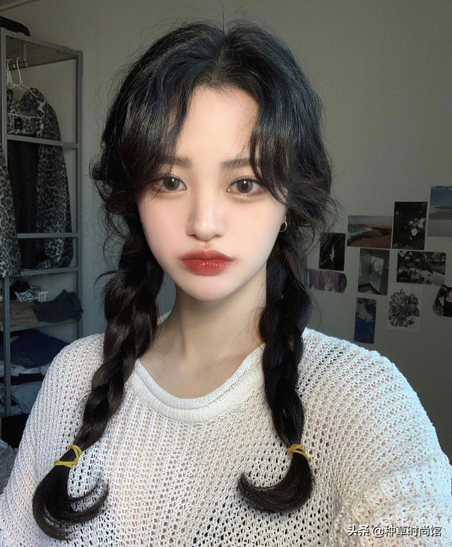 晚上披着头发睡好吗，晚上睡觉头发扎还是披（不要披着头发睡觉了）