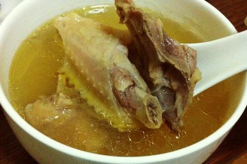 清炖整只鸡汤的做法，清炖整只鸡汤的做法大全（要给家人喝清炖鸡汤）