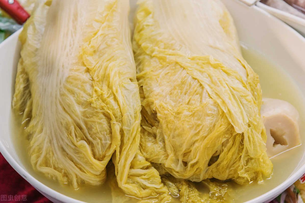 东北酸菜怎么腌制方法，东北人腌酸菜的方法（现在腌制也不晚）