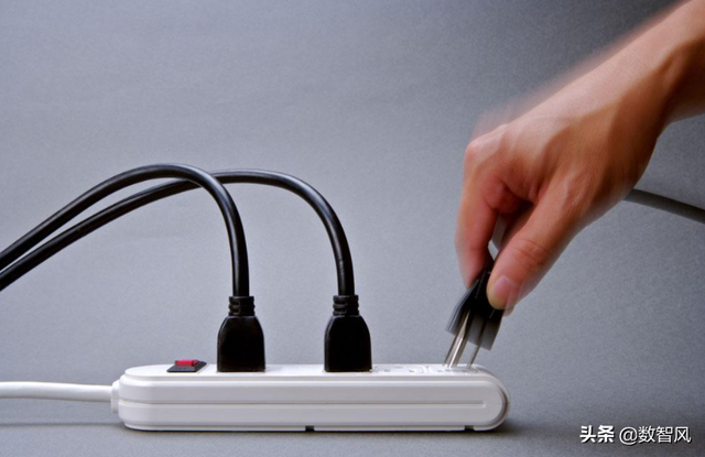 笔记本强制关机，戴尔笔记本怎么强制关机（电脑关不了机不用怕）