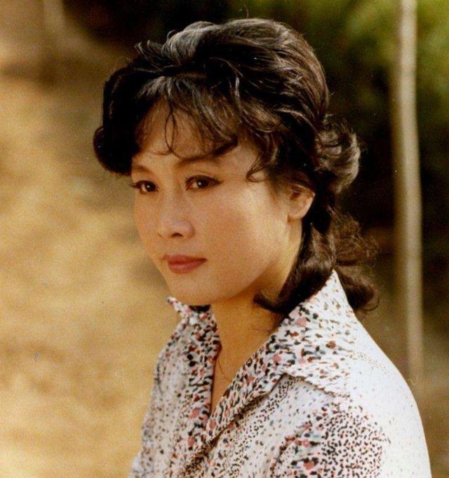 李谷一的历任丈夫，李谷一儿子（愧疚的李谷一：初婚嫁给恩师）