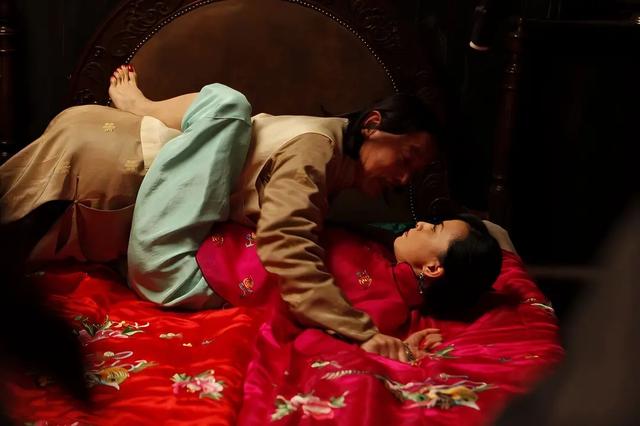 让子弹飞 葛优，葛优在让子弹飞扮演的角色叫什么（姜文临场给葛优加吻戏）