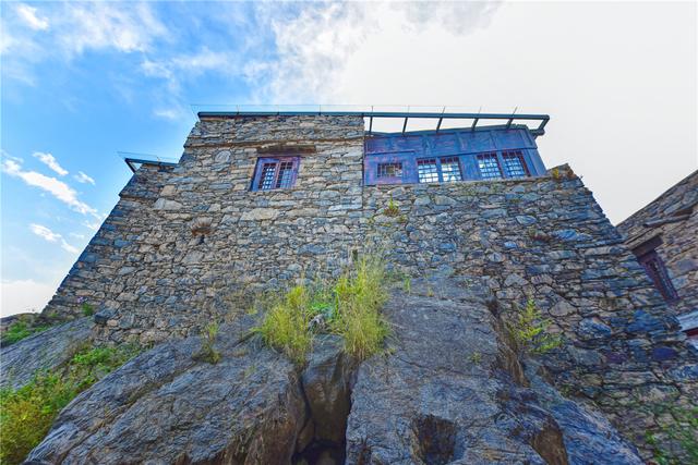 九寨沟海拔最高多少米，九寨沟海拔高度是多少米（中国最美的县城之一）