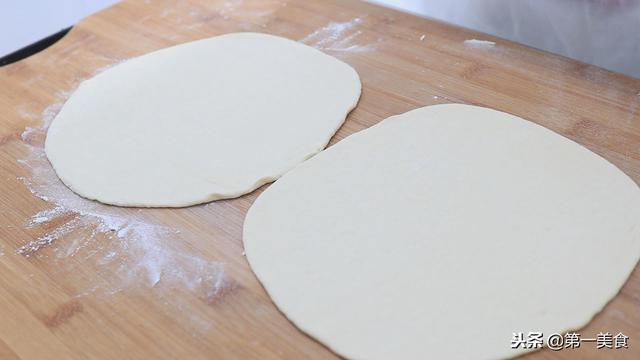 鸡蛋饼用什么面粉，鸡蛋饼用低筋面粉还是高筋面粉（快速做发面鸡蛋饼）