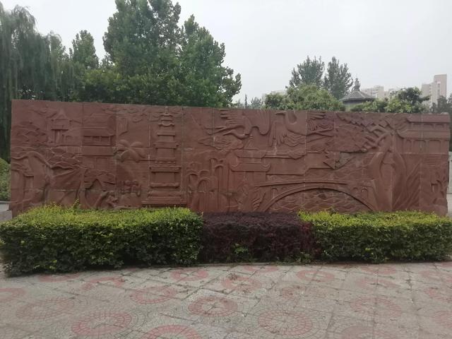 太阳地球月亮运行图，地球月球运动轨迹图（公园虽小，历史文化元素不少）