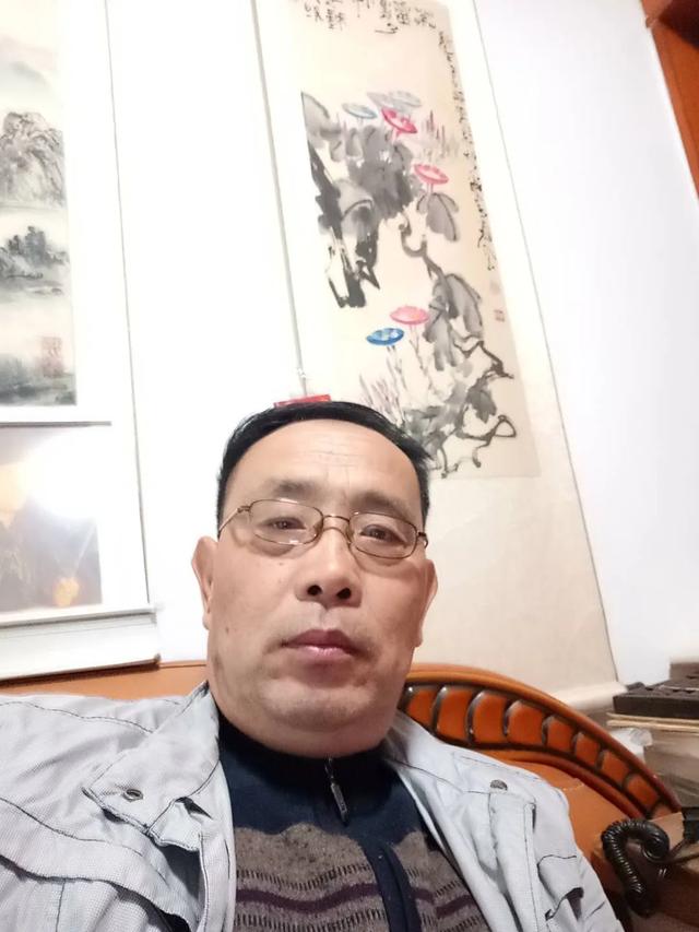 许卫国的人物履历，许卫国（：翻越湖南省沅陵县原始部落居住地——磨鹰岩）