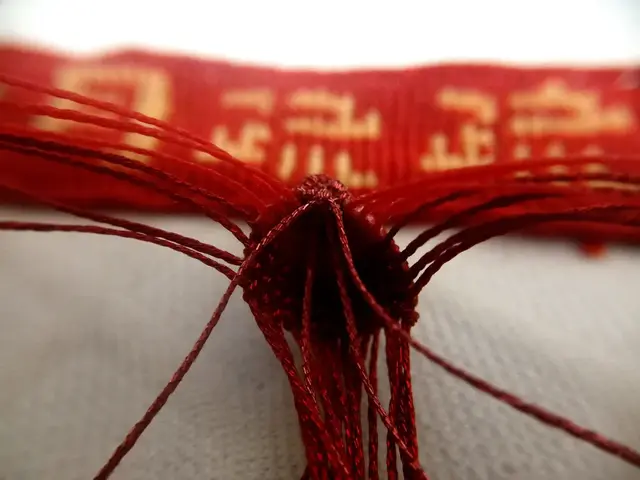 手工粽子怎么做简单又漂亮，手工五彩粽子制作方法（精致小巧的4角粽子）