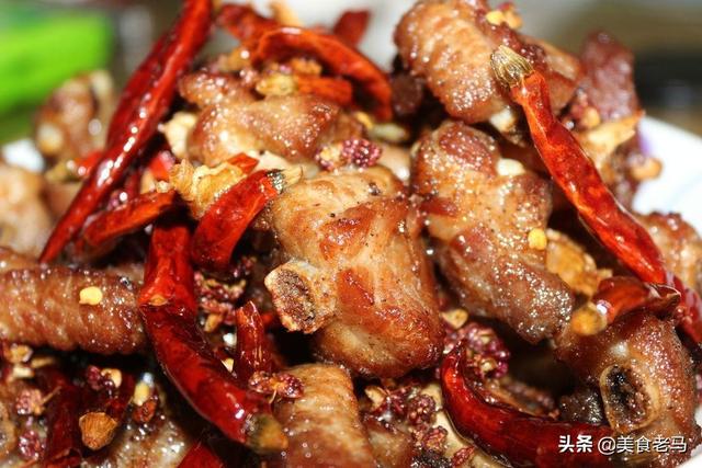 香辣排骨怎么做，香辣排骨火锅怎么做（教你做出一道麻辣鲜香）