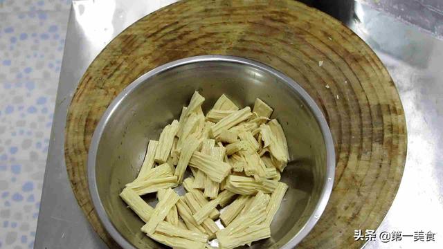 烧腐竹怎么做好吃，比肉都好吃的“烧腐竹”